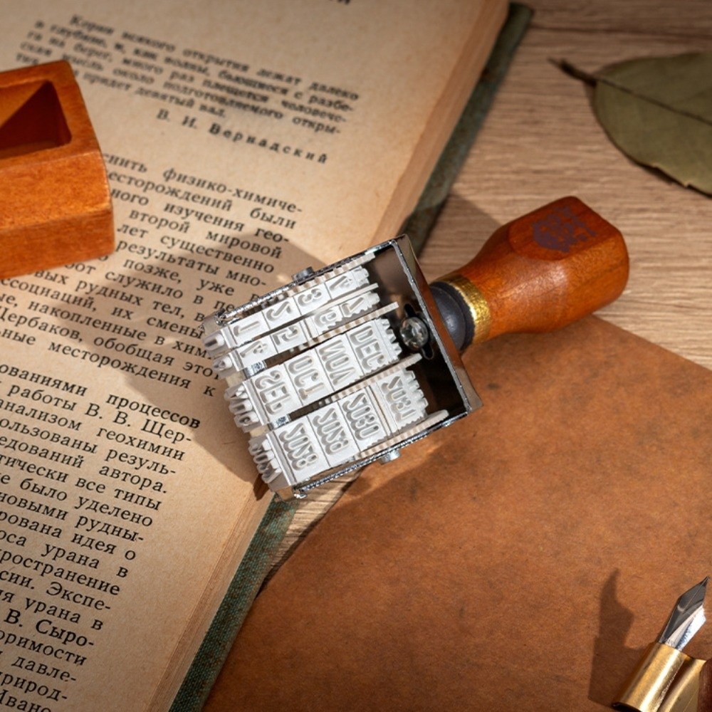 Retro Wooden Roller Date Seal  - مراجعة Rubber Date Stamp وسعره